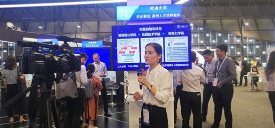 “云”開見日，“AI”生花，軟通動力攜五大主題亮相華為HC大會